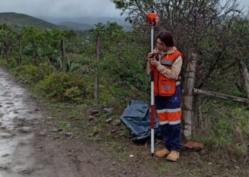 Estudiantes entregan planos topográficos a comunidad El Salitre