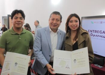 CECyTEH entrega 42 títulos a egresados en Mineral de la Reforma