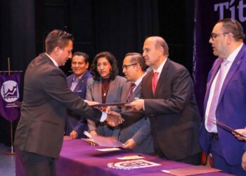 UPP celebra 22 años con entrega de títulos a 503 egresados