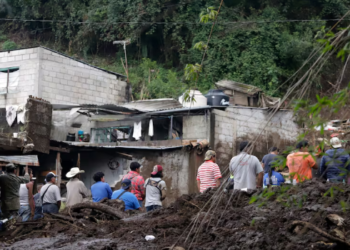 Asciende a 64 muertos y 65 desaparecidos en México.