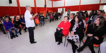 Capacitan a docentes sobre bienestar socioemocional