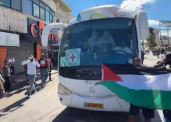 Inicia el intercambio de rehenes entre Israel y Hamás.