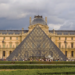Museo de Louvre abre sus puertas luego del robo de joyas.