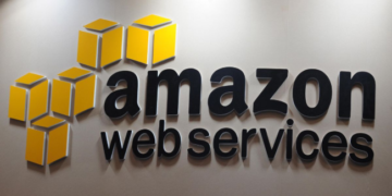 Sitios web y apps experimentan fallas debido a AWS.