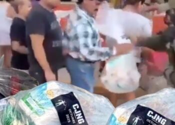 “De parte del CJNG”: reparten despensas en Tihuatlán, Veracruz