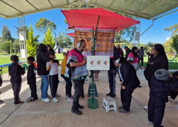 Llevan programa teatral “6 Lenguas 6 Mundos” a escuelas indígenas