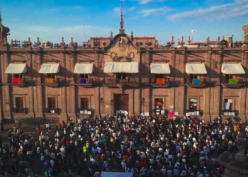 Toman el Palacio de Morelia por el asesinato de Carlos Manzo.