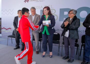 IHE acerca la lectura a la comunidad estudiantil con feria literaria