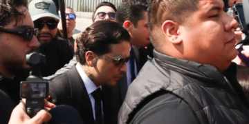 FGR asegura que Christian Nodal no fue exonerado; caso continúa.