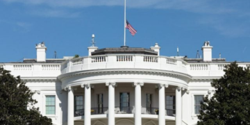 Presidente Trump firma la ley para reabrir gobierno de EU.