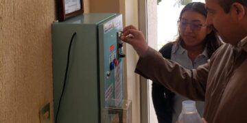 UTVM instala dispensador de agua para reducir plásticos