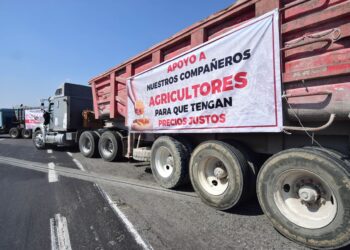 Transportistas y campesinos liberan algunas carreteras