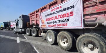 Transportistas y campesinos liberan algunas carreteras