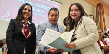 Entregan títulos profesionales en el CECyTE Hidalgo, plantel Metztitlán