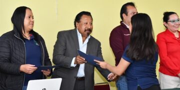 Estudiantes de la UTVM reciben reconocimiento nacional de AMESTUR