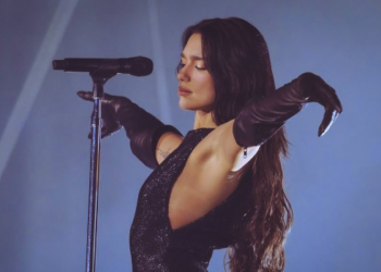 Dua Lipa canta “Bésame mucho” en su primer fecha en México.