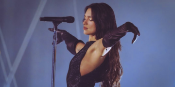 Dua Lipa canta “Bésame mucho” en su primer fecha en México.