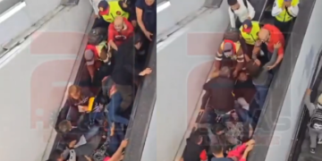 Metro CDMX: Usuarios caen en cadena en escaleras eléctricas.