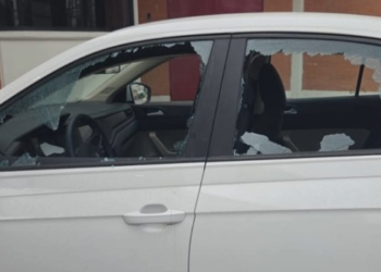 Una funcionaria pública de Tecámac, Tania “N”, sufrió un ataque por disparo de arma de fuego cuando se encontraba a bordo de su auto.