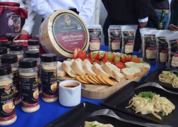 Presentan estudiantes de la UTVM innovaciones alimentarias