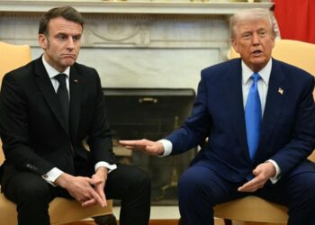 Trump amenaza a Francia con poner 200% de aranceles a las bebidas alcohólicas.