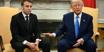 Trump amenaza a Francia con poner 200% de aranceles a las bebidas alcohólicas.