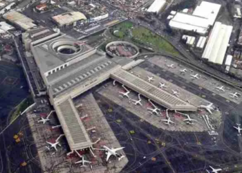 AICM reanuda operaciones tras banco de niebla.