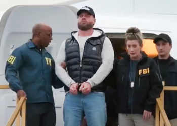 Exatleta Ryan Wedding se declara no culpable de cargos en EU.