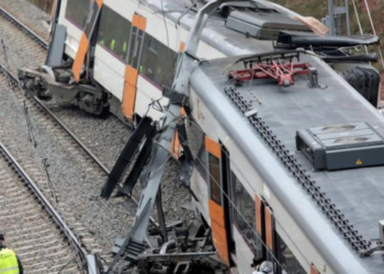 Al menos 39 fallecidos tras accidente de trenes en Córdoba.