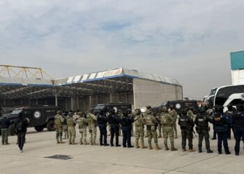 En tercera entrega, México envía a EU a 37 operadores de organizaciones criminales