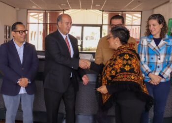 Entrega SEPH vehículos a escuelas normales