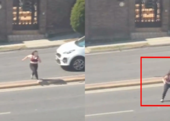 Mujer corre a auto y es atropellada en Monterrey (VIDEO)