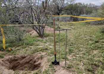 FGR identifica restos de 5 de los 10 mineros secuestrados en Sinaloa.