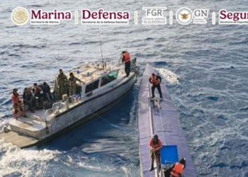 Marina asegura semisumergible con 4 toneladas de cocaína (VIDEO)