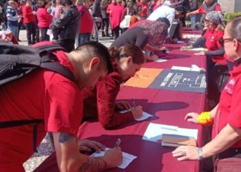 Colmex inicia huelga tras falta de aumento de salario.