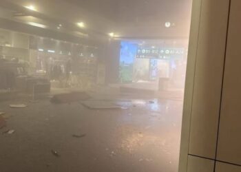 Irán ataca el Aeropuerto de Dubái, suspenden actividades.