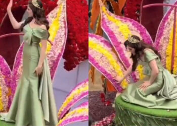 Fátima Bosch se desvanece y cae durante desfile (VIDEO)