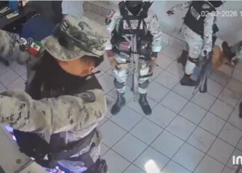 Sin orden judicial y con violencia, Guardia Nacional catea negocio de tragamonedas