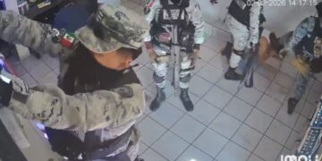 Sin orden judicial y con violencia, Guardia Nacional catea negocio de tragamonedas