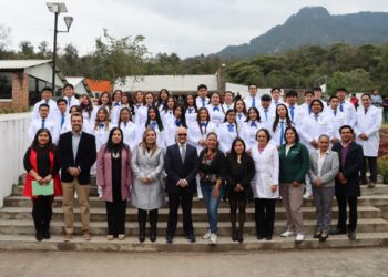 UICEH realiza ceremonia de imposición de batas