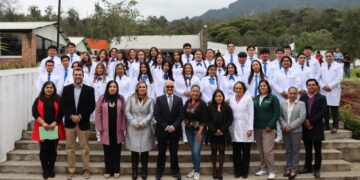 UICEH realiza ceremonia de imposición de batas