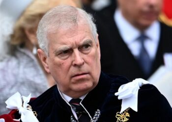 Detienen al expríncipe Andrés de Reino Unido por sus vínculos con Epstein.