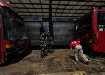 Chocan dos unidades del Metrobús en GAM; hay 15 heridos.