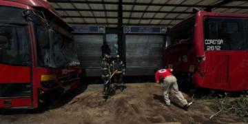 Chocan dos unidades del Metrobús en GAM; hay 15 heridos.