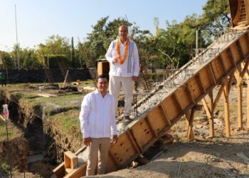 Natividad Castrejón Valdez constató los avances de la construcción del Auditorio con Cancha de Usos Múltiples en la UTHH