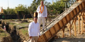 Natividad Castrejón Valdez constató los avances de la construcción del Auditorio con Cancha de Usos Múltiples en la UTHH