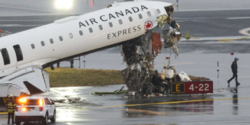 Muertos y heridos tras choque de avión de Air Canada en NY.
