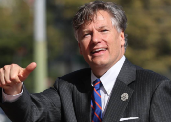 Landau cuestiona ciudadanía estadunidense del líder CJNG.