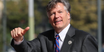 Landau cuestiona ciudadanía estadunidense del líder CJNG.