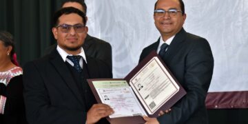 ITESA entrega títulos y cédulas profesionales a 410 egresados